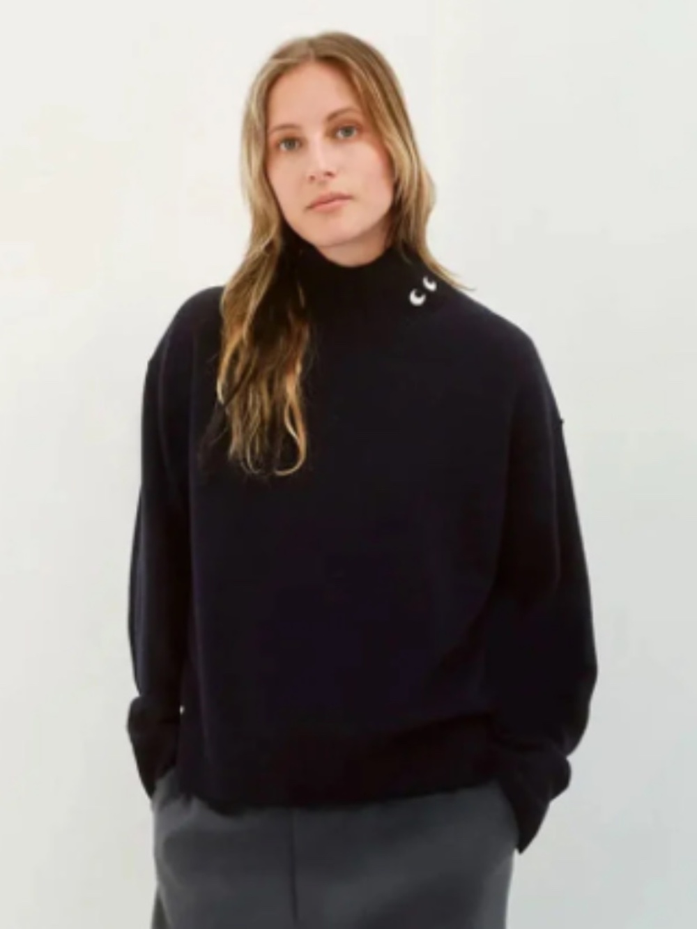 Anya Hindmarch x Uniqlo "Eyes" 100% Cashmere Mock Neck Sweater | Navy | Size M |